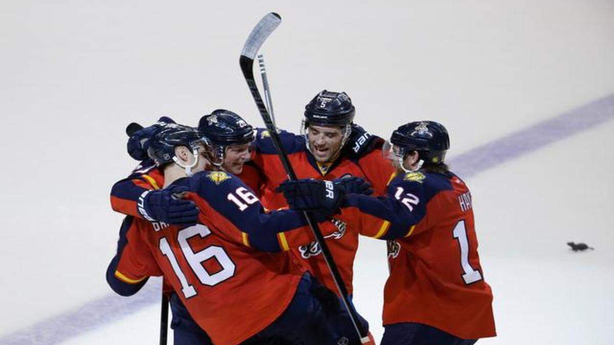 feeling great:  Panthers center Aleksander Barkov (16) celebrates with teammates after Monday’s win over Pittsburgh. Florida has won four of its past six.