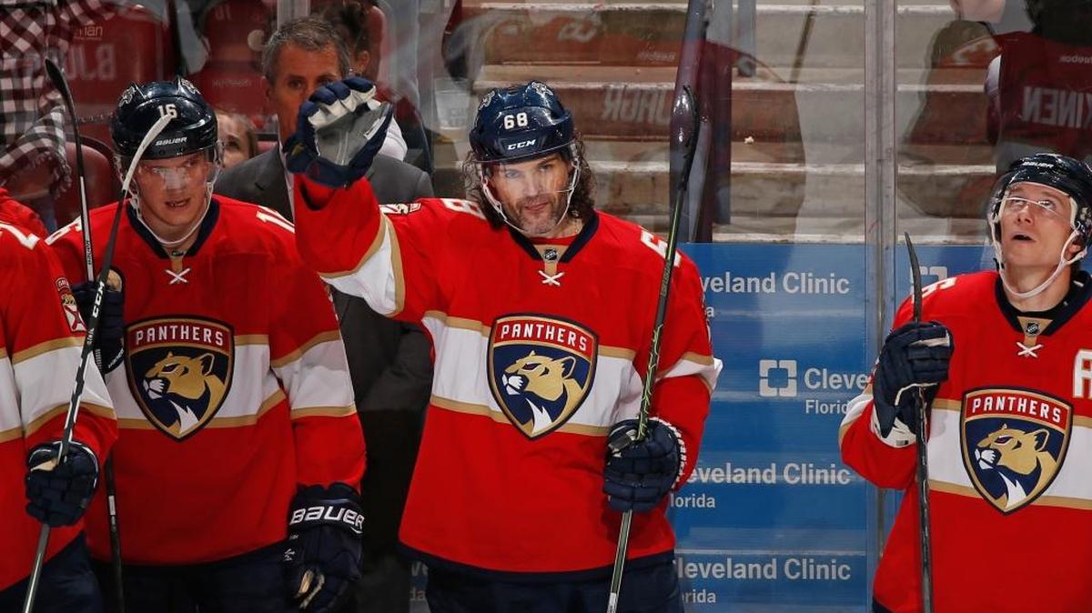 Florida Panthers forward Jaromir Jagr acknowledges the fans after he scored his third point of the game against the Buffalo Sabres on Dec. 20, 2016, to tie Mark Messier for 2nd place overall in NHL scoring with 1,887 points.