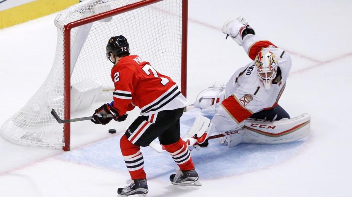 Chicago’s Artemi Panarin scores what would be the game-winning goal in the Blackhawks’ 2-1 shootout win over Roberto Luongo and the Florida Panthers on Tuesday night.