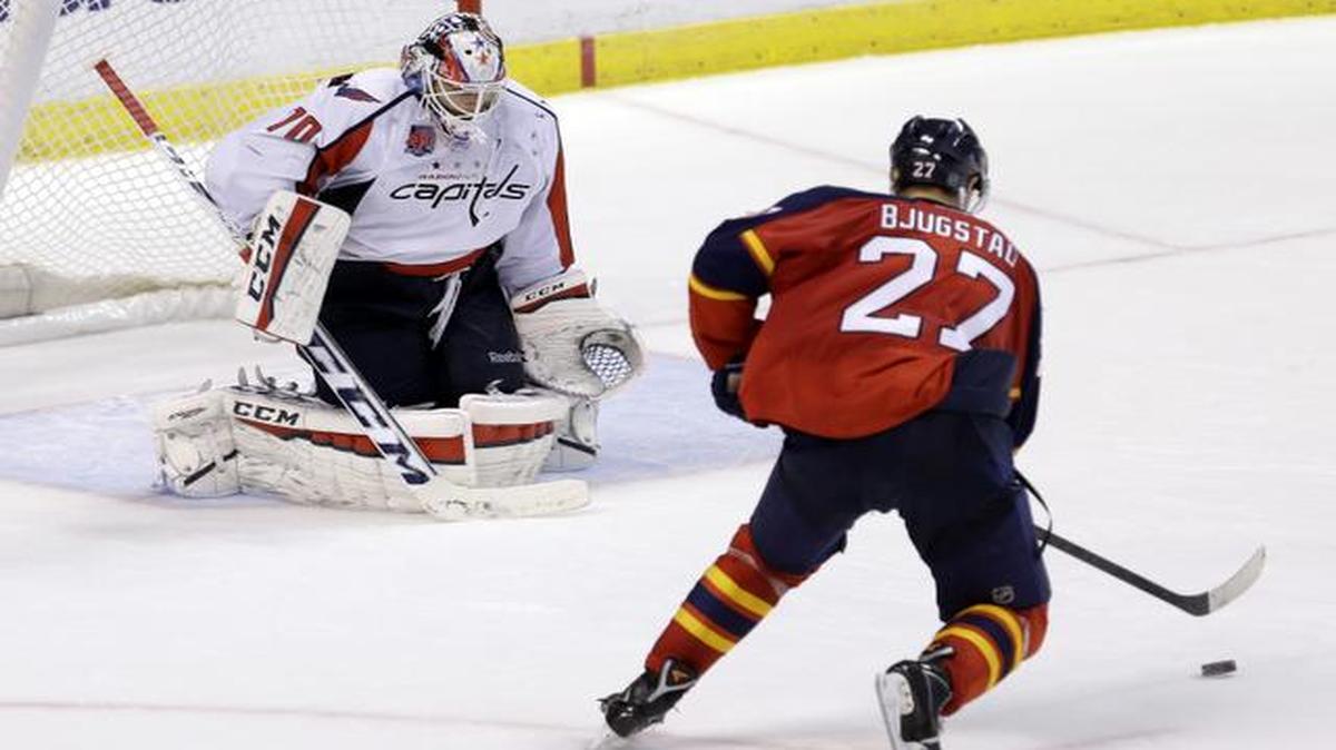 
Florida Panthers center Nick Bjugstad (27) prepares to score against Washington Capitals goalie Braden Holtby (70) in the 20th round of a shootout, the longest shootout in the history of an NHL hockey game, in Sunrise, Fla., Tuesday, Dec. 16, 2014. The Panthers won 2-1. 
