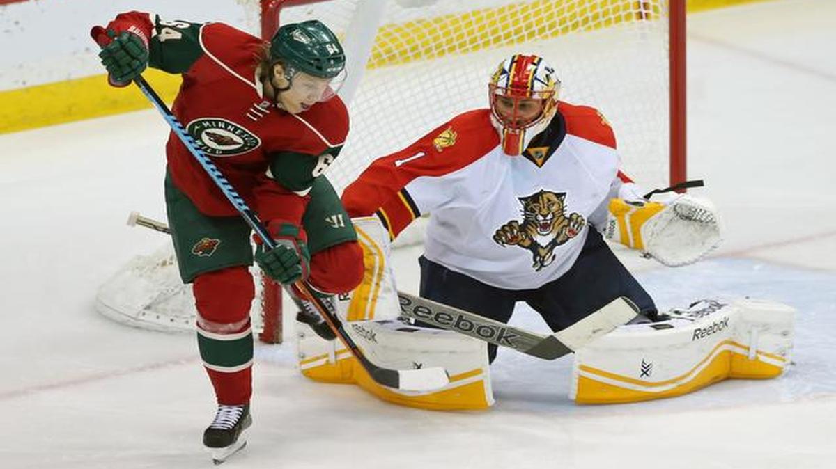 
A shot goes wide past Minnesota Wild’s Mikael Granlund, left, of Finland, as Florida Panthers goalie Roberto Luongo defends the net in the third period of an NHL hockey game, Thursday, Feb. 12, 2015, in St. Paul, Minn. The Wild won 2-1. 
