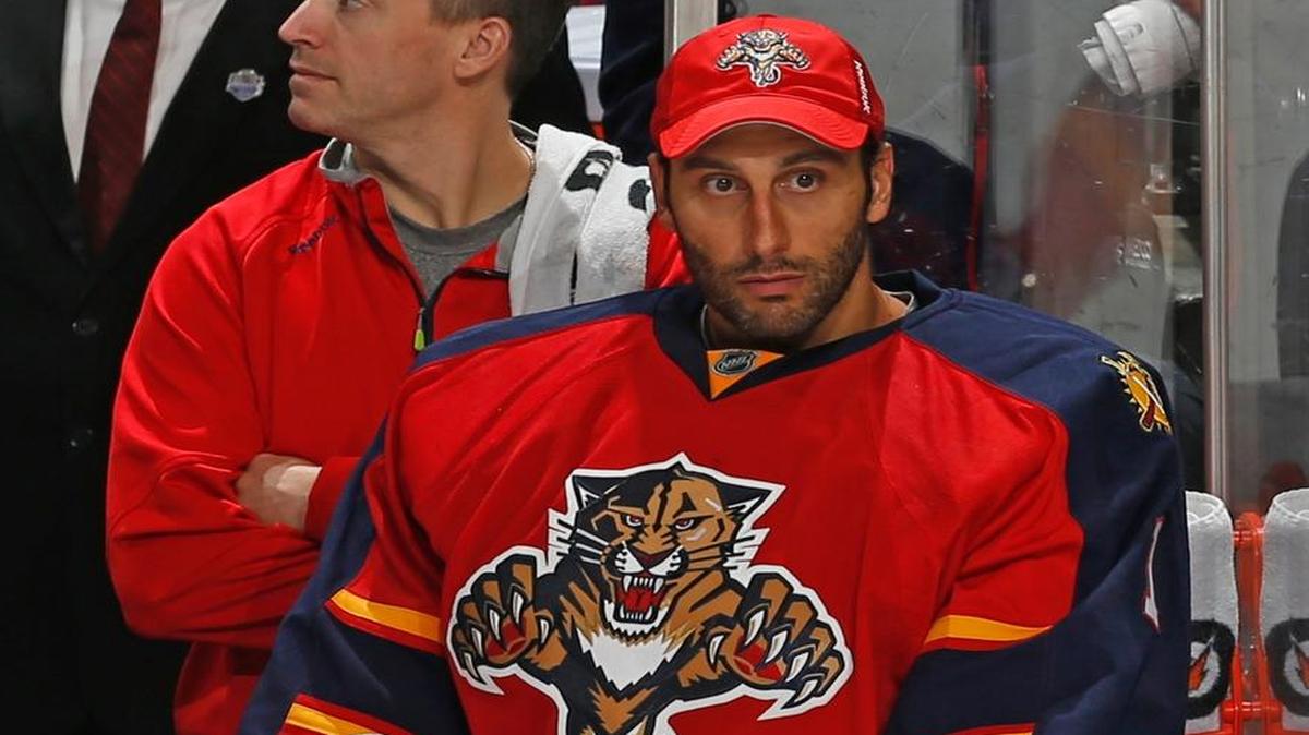 
Roberto Luongo is back minding the net for the Florida Panthers. 
