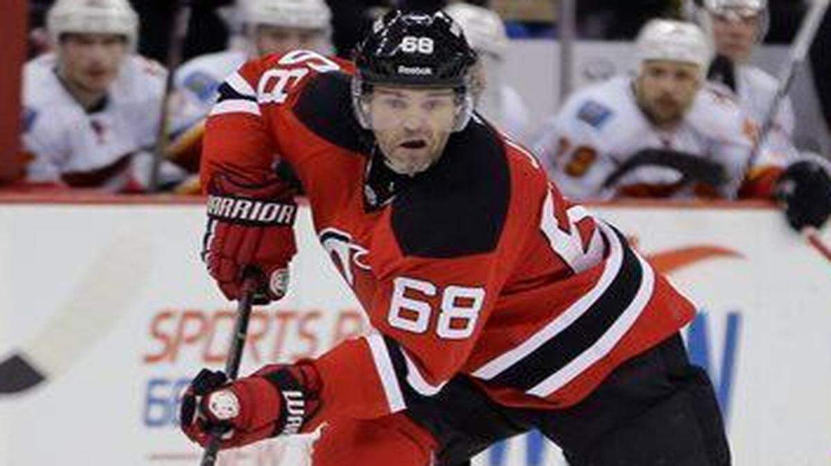 
New Jersey Devils right wing Jaromir Jagr skates against the Calgary Flames on Wednesday, Feb. 25, 2015, in Newark, N.J.
