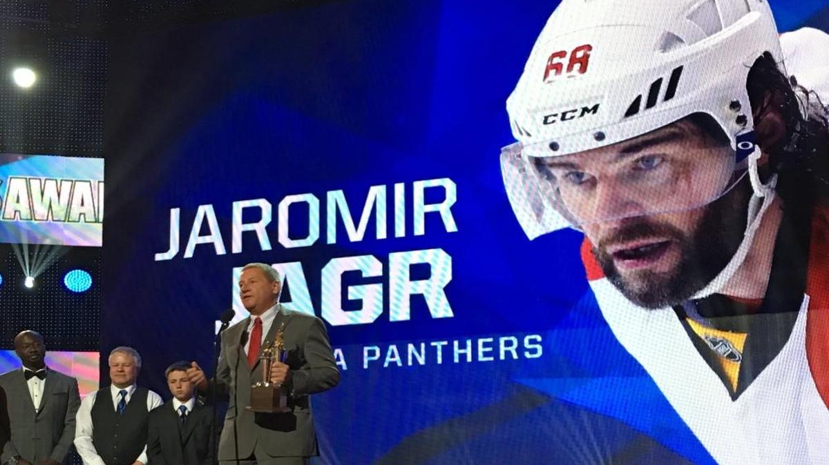 Florida Panthers executive chairman Peter Luukko accepts the Masterson trophy on behalf of Jaromir Jagr at Wednesday night’s NHL Awards.