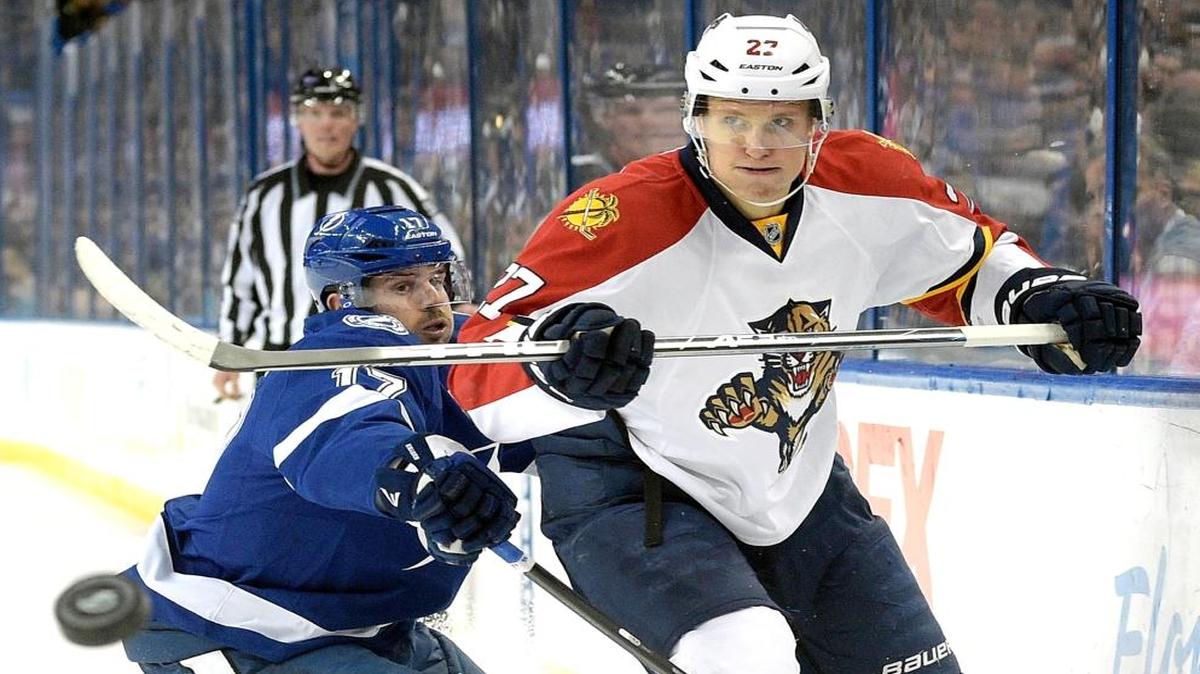 Panthers center Nick Bjugstad, right, has scored just one goal since his Jan. 3 return from a bout with migraines that sidelined him for the entire month of December.