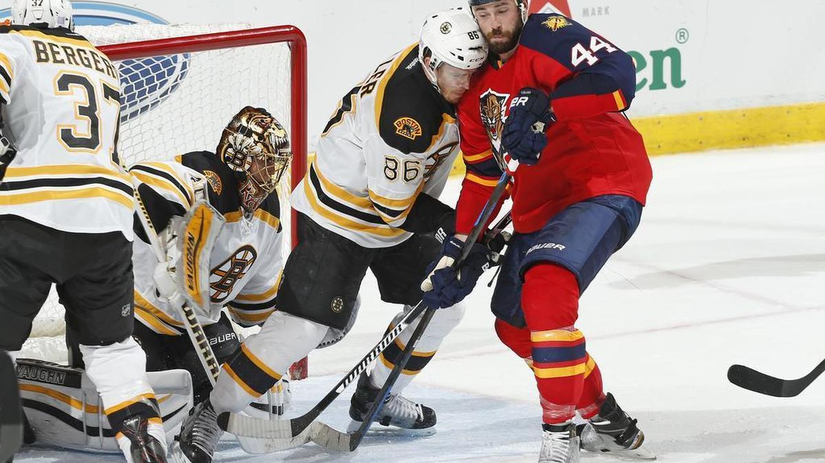 Boston Bruins defenseman Kevan Miller (86) defends against Florida Panthers defenseman Erik Gudbranson (44) who attempts to gain position in front of Bruins goaltender Tuukka Rask (40) during the third period Friday, Oct. 30, 2015, in Sunrise, Fla. The Bruins defeated the Panthers 3-1.