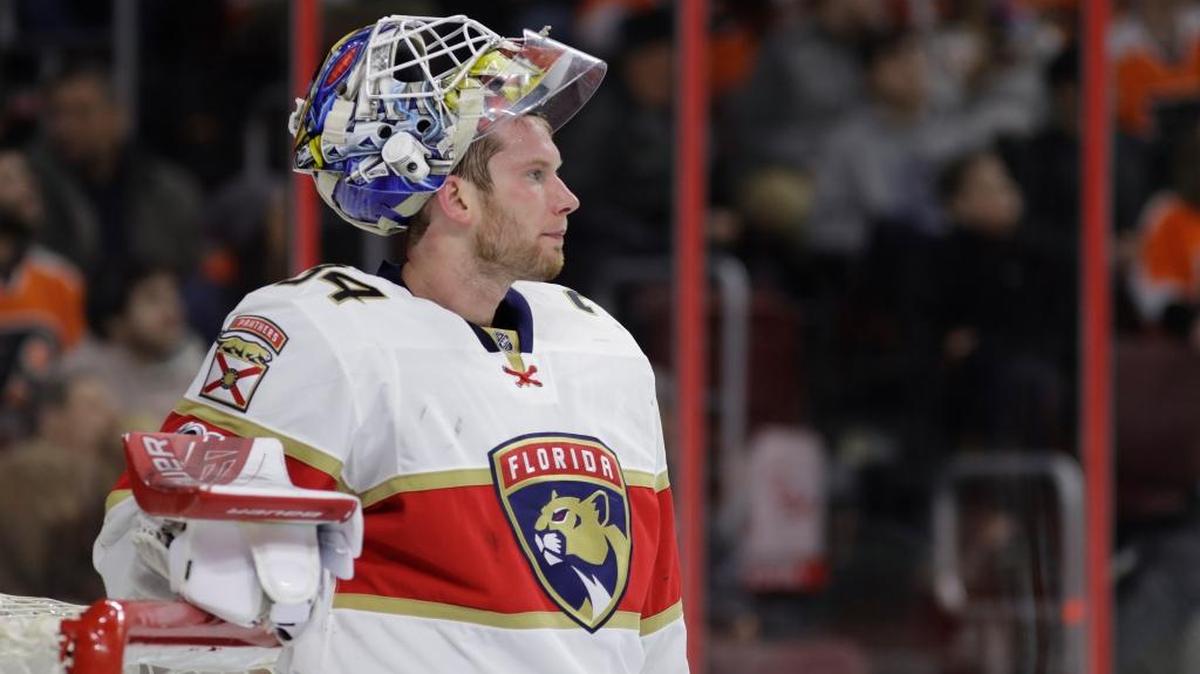 Florida’s James Reimer took over for Roberto Luongo in the second period of Thursday’s game in Philadelphia.