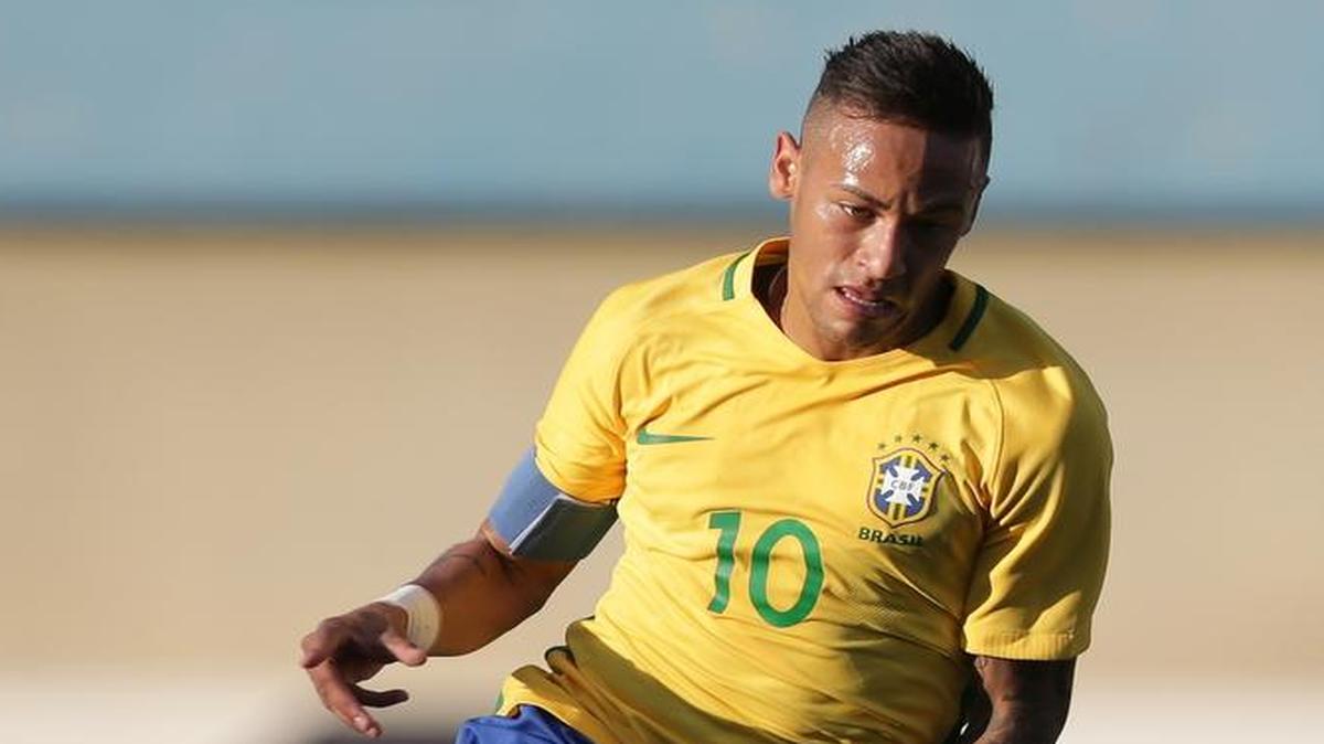 Brazil's Neymar controls the ball during a friendly soccer game against Japan in preparation for the Olympics games, in Goiania, Brazil, Sat., July, 30, 2016.