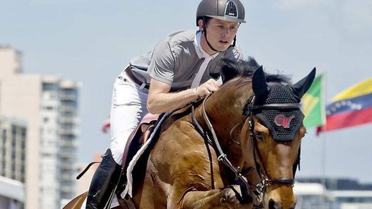 
Scott Brash jumps a fence aboard Hello Sanctos during the Longines Global Champions Tour stop in Miami Beach on Thursday, April 2, 2015.
