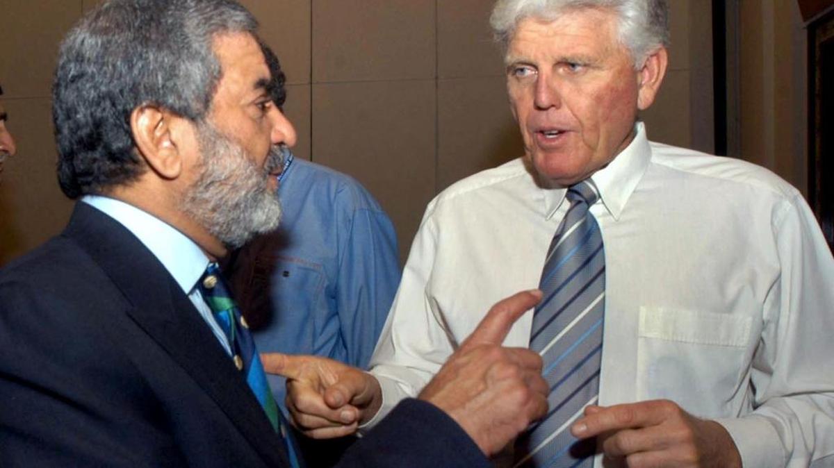 Former South African cricket player Barry Richards, right, attends an international cricket development seminar in Lahore, Pakistan, Sunday, May 9, 2004.
