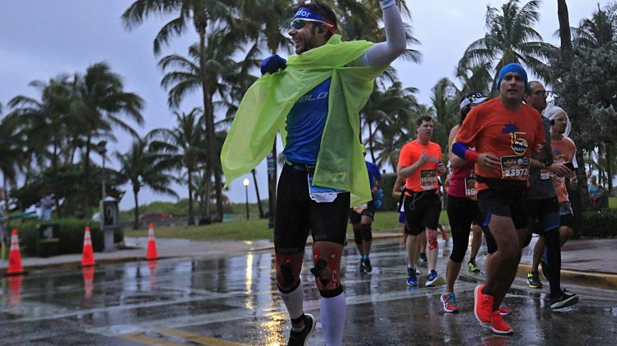Runners made their way northbound on Ocean Drive in Miami Beach during wet conditions in the 2017 Miami Marathon. Rain is expected again Sunday, Jan. 28, for the 2018 race.