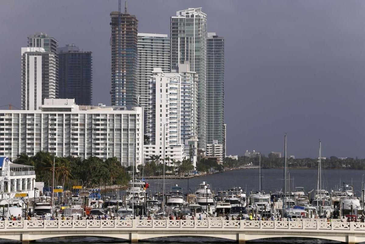 Runners make their way across the Venetian Causeway during the Miami Marathon and Half Marathon on Sun., Jan. 28, 2018.