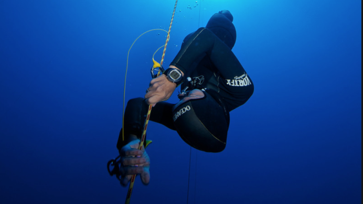 One of the free diving Claire Paris practices is free immersion, which invovles holding a rope to ascend and descend.