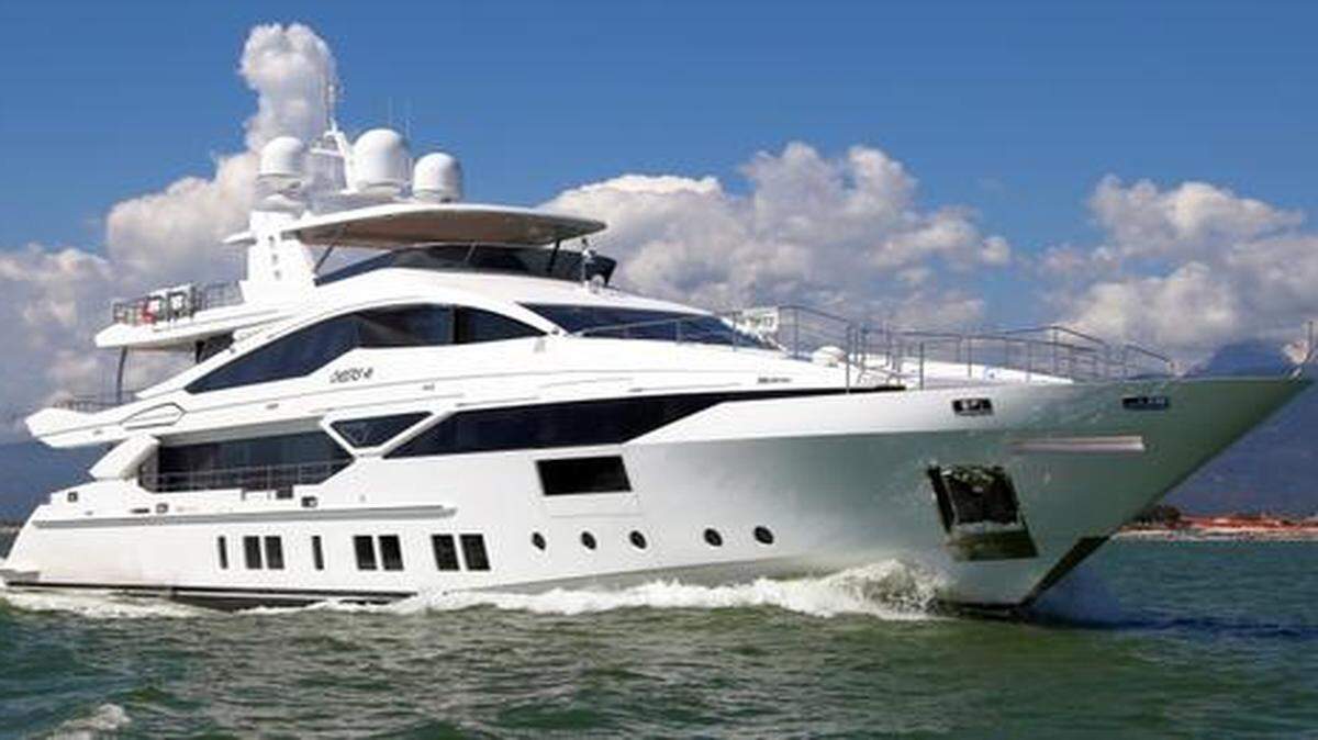 
Benetti’s new Veloce model, named Cheers, makes its world debut at the 55th annual Fort Lauderdale International Boat Show.
