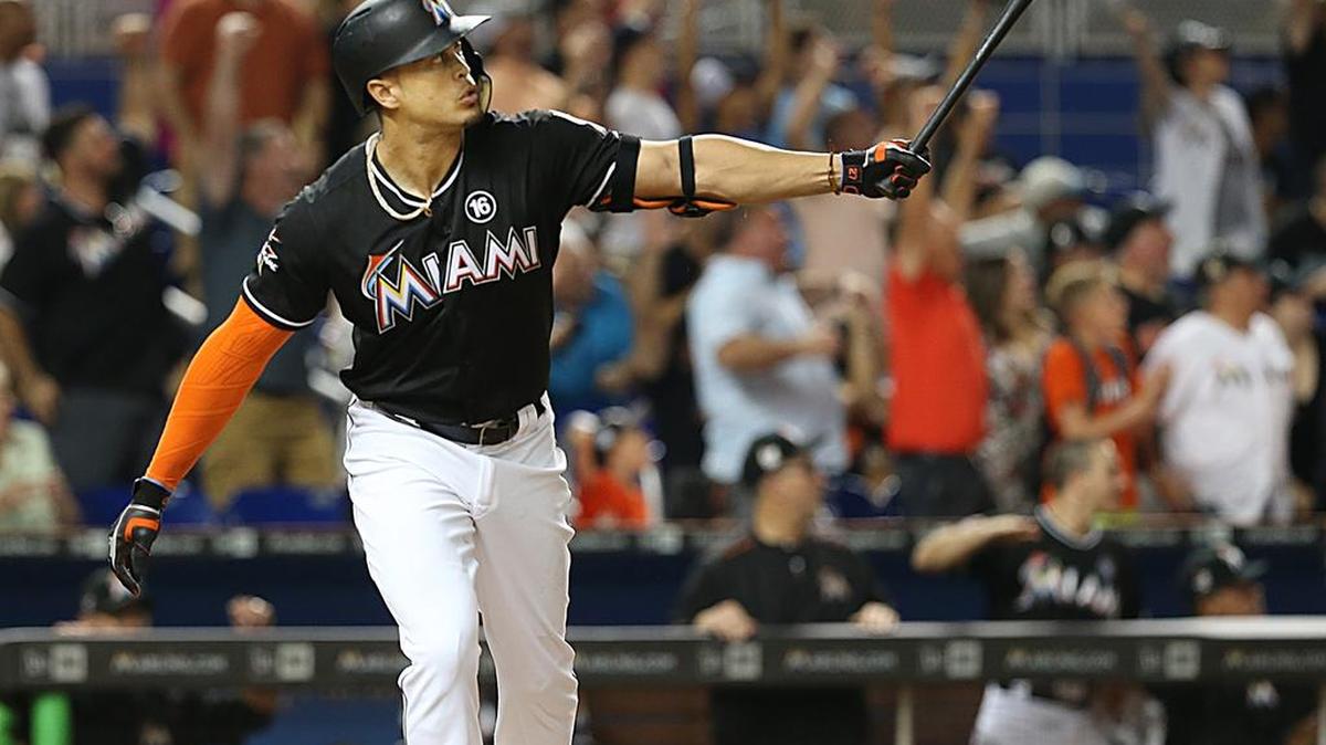 Talks are heating up in a possible trade that would send Giancarlo Stanton to the New York Yankees, according to reports.