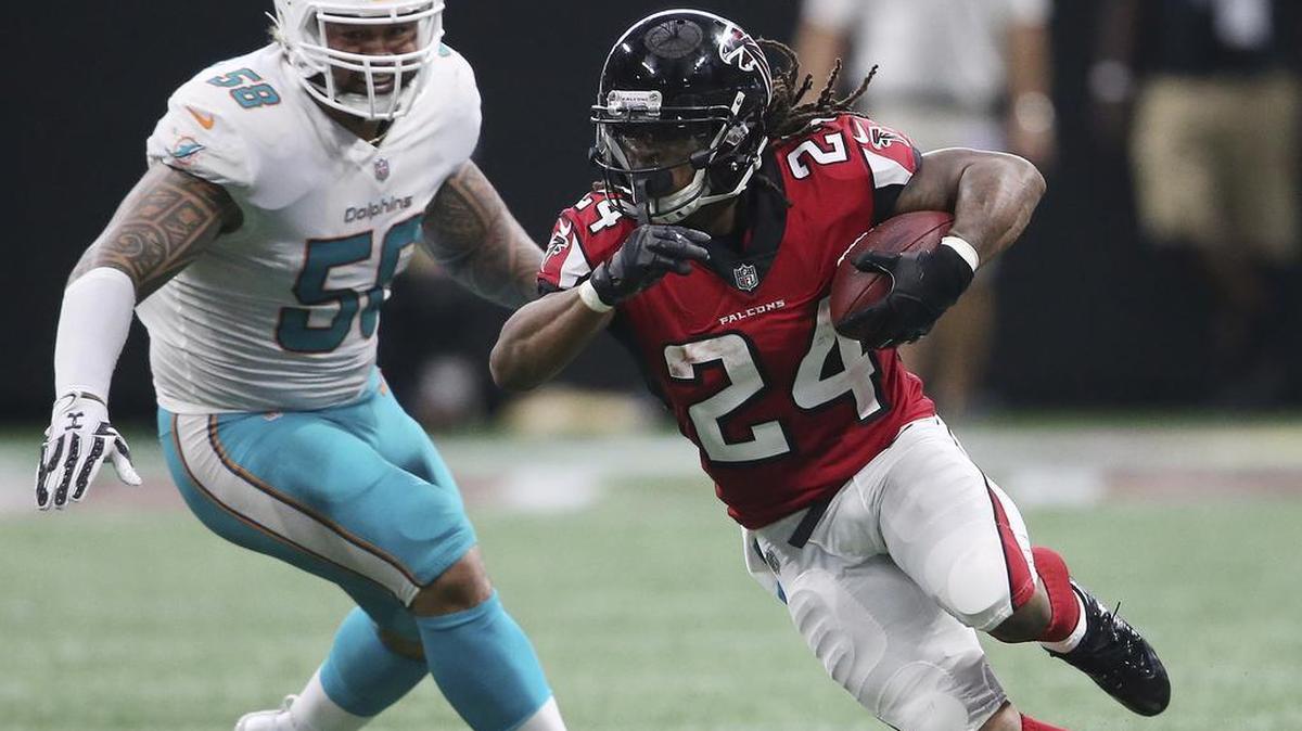Atlanta Falcons running back Devonta Freeman appears in the trailer for Sylvester Stallone's newest film