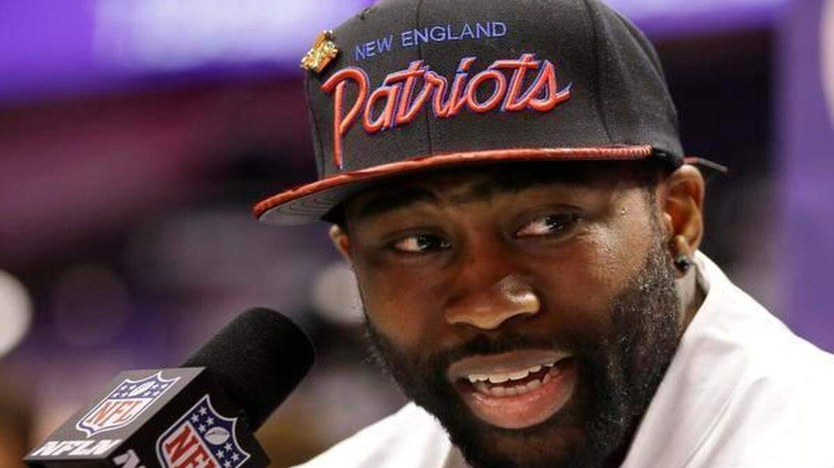 
Darrelle Revis could have been a boon for the Dolphins, but the veteran cornerback is headed back to the Jets. 
