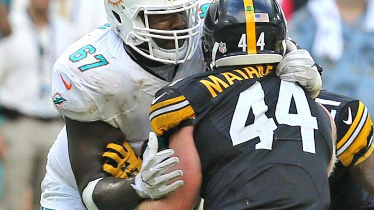 Miami Dolphins' Laremy Tunsil blocks Pittsburgh Steelers Tyler Matakevich, Oct. 16, 2016.