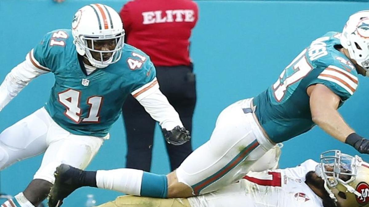 The Dolphins’ Kiko Alonso, top, and Ndamukong Suh, bottom, stop the 49ers’ Colin Kaepernick in the final seconds last Sunday to preserve the victory in the most recent of four consecutive games that have gone down to the final moments.