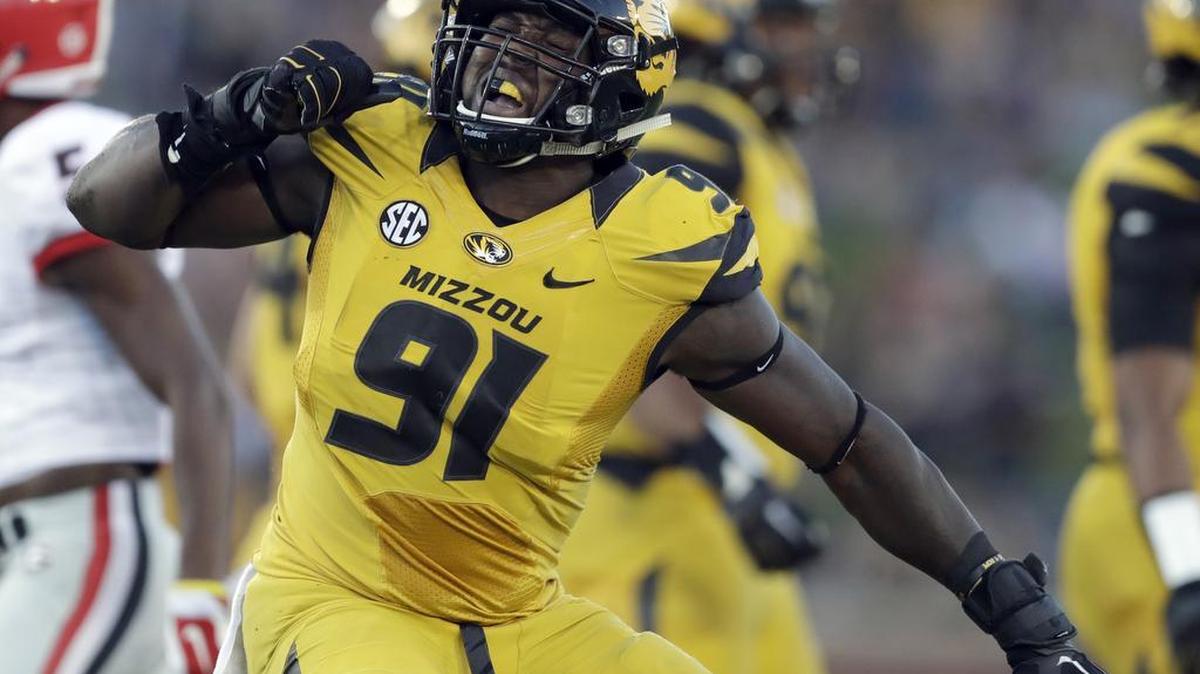 Missouri defensive end Charles Harris celebrates during the first half of a game against Georgia in 2016.