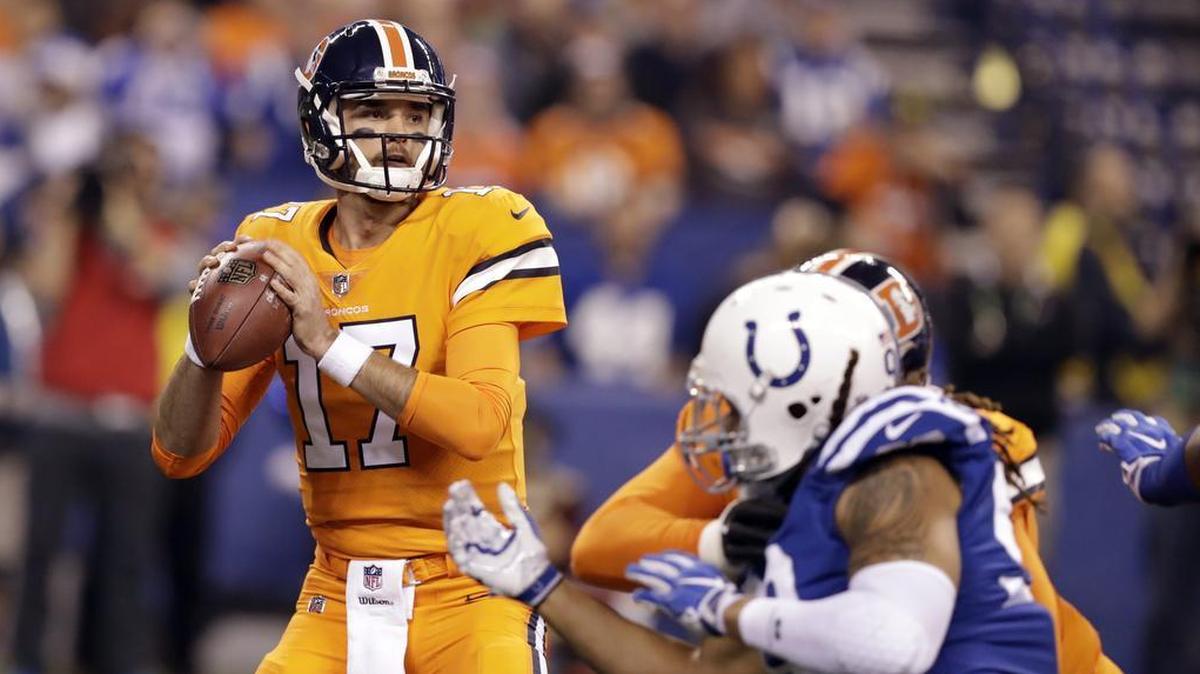 Denver Broncos quarterback Brock Osweiler throws against the Indianapolis Colts in 2017.