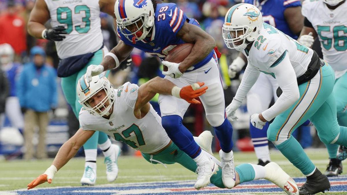 Buffalo Bills running back Travaris Cadet runs past Miami Dolphins linebacker Kiko Alonso on Dec. 17, 2017, in Orchard Park, New York.