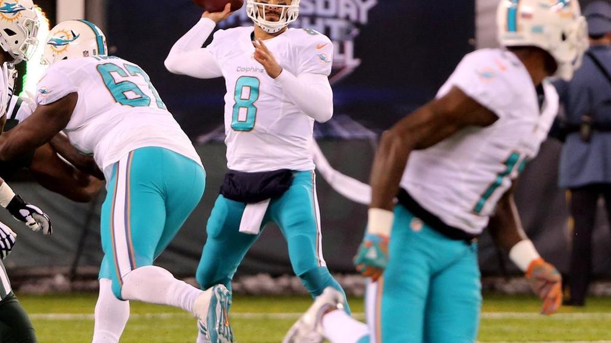 Miami Dolphins quarterback Matt Moore throws the ball in the first quarter as they play the New York Jets at MetLife Stadium in East Rutherford, New Jersey, Dec. 17, 2016.