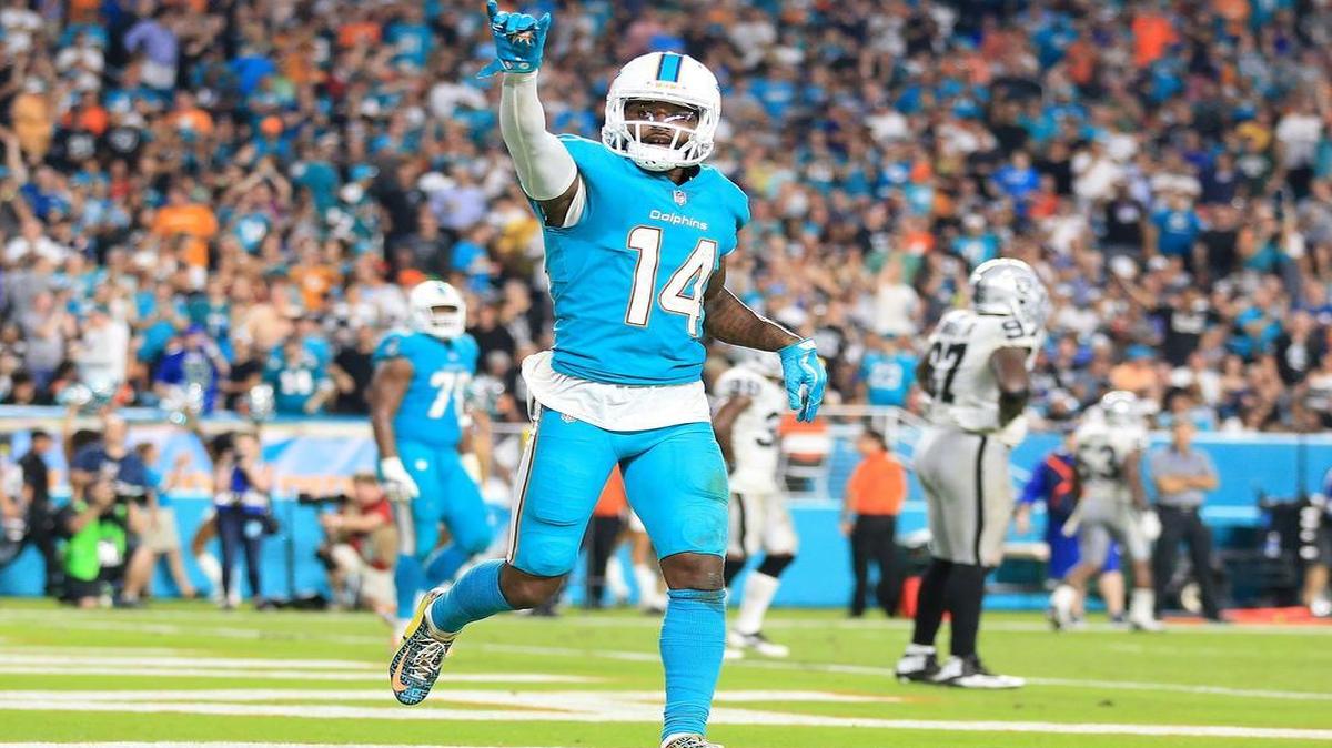 Miami Dolphins wide receiver Jarvis Landry has seen his yards per catch drop this season but it isn’t his fault.