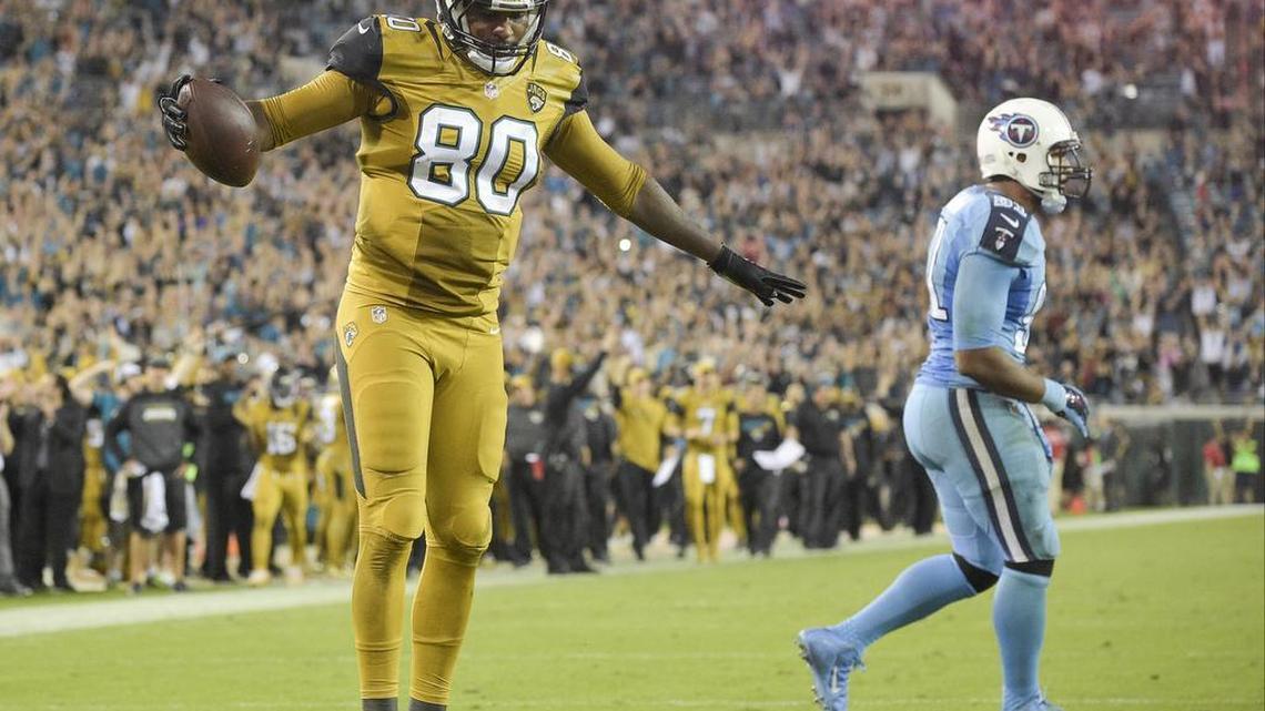 Tight end Julius Thomas (80) spent the past two seasons in Jacksonville but he’s going to the Dolphins to play in a familiar system
