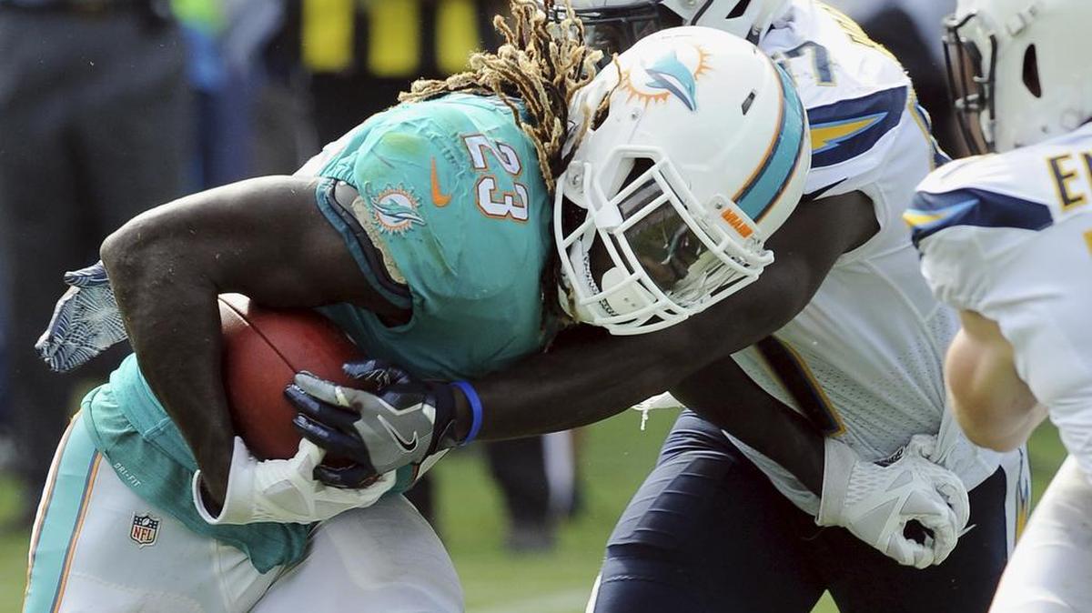Miami Dolphins running back Jay Ajayi gets his shoulders square to the end zone and defenders do not.