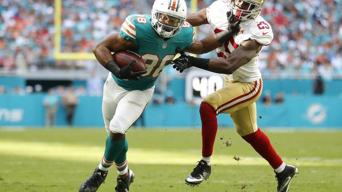 Miami Dolphins wide receiver Leonte Carroo (88) keeps an eye on the goal as San Francisco 49ers cornerback Jimmie Ward (25) can't make the stop in the fourth quarter as the Miami Dolphins host the 49ers at Hard Rock Stadium in Miami Gardens on Sunday, November 27, 2016.