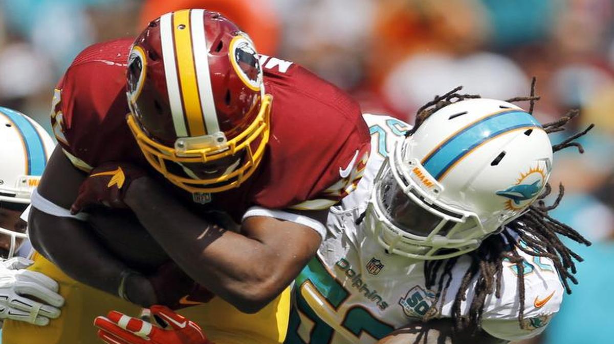 
Miami Dolphins defensive end Derrick Shelby (79) and middle linebacker Kelvin Sheppard (52) tackle Washington Redskins running back Alfred Morris (46) during the first half of an NFL football game Sunday, Sept. 13, 2015, in Landover, Md. 

