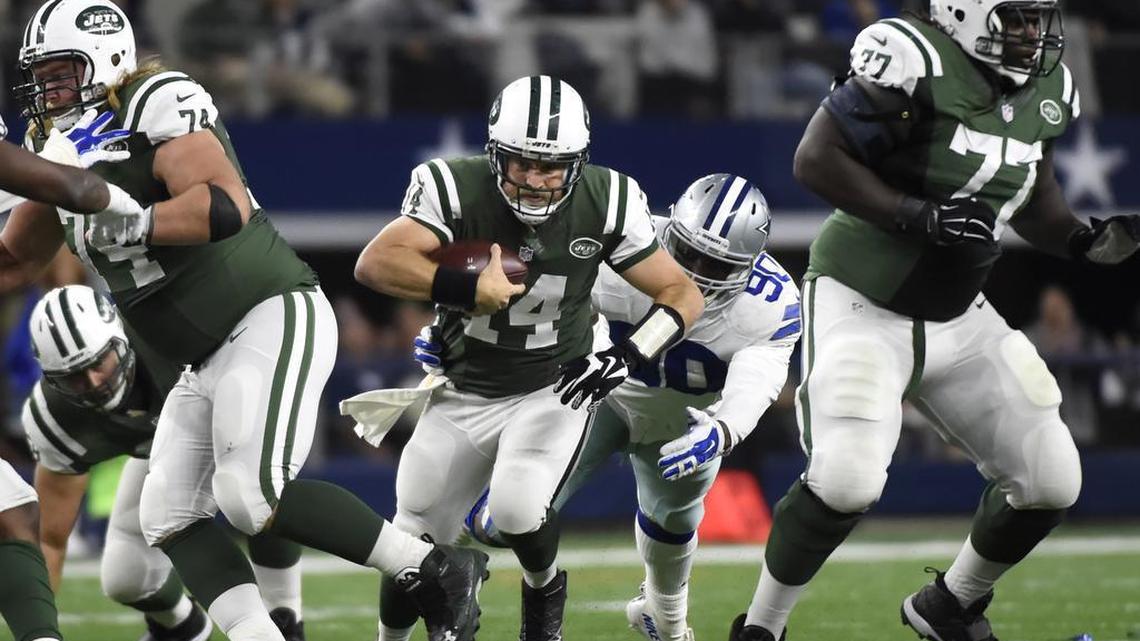 Center Nick Mangold (left) spent 11 seasons opening holes and playing well for the New York Jets.