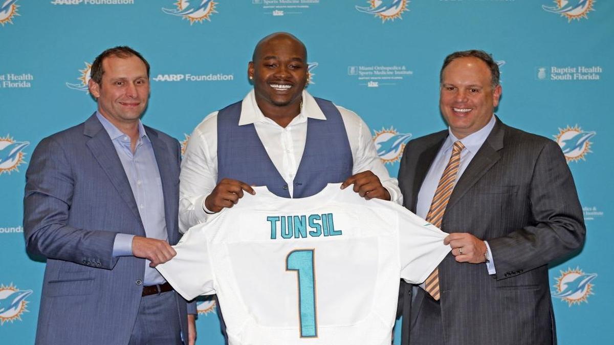 Dolphins first-round pick Laremy Tunsil, middle, poses with coach Adam Gase, left, and executive vice president of football operations Mike Tannenbaum in Davie on Friday.