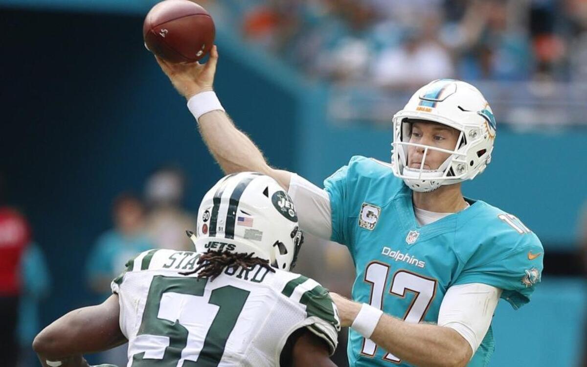 In 38 games since 2012 in which Ryan Tannehill’s threw more than 35 passes, the Dolphins went 10-28. In 21 games since 2012 in which Tannehill threw 32 or fewer passes each game, Miami went 17-4.