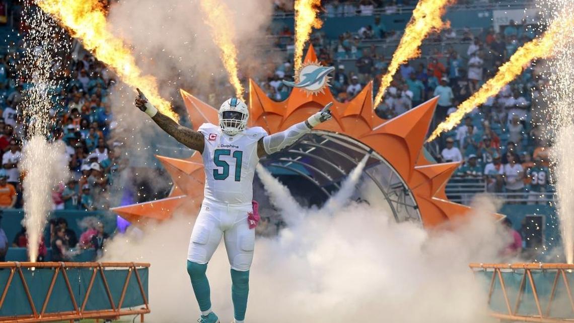 Miami Dolphins center Mike Pouncey rushes the field as the Miami Dolphins host the Tennessee Titans at Hard Rock Stadium on Oct. 9, 2016.