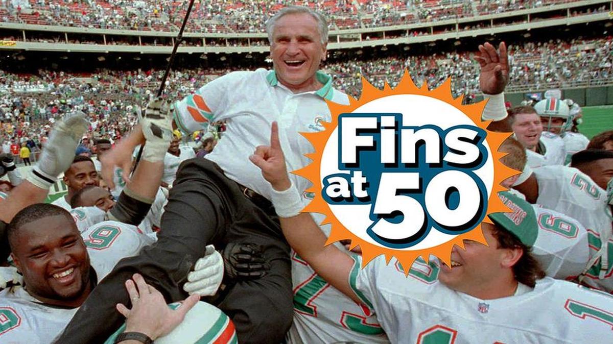
Coach Don Shula celebrates surpassing the all-time win mark of 324 set by George Halas with his 325th victory on Nov. 14, 1993, in Philadelphia.

