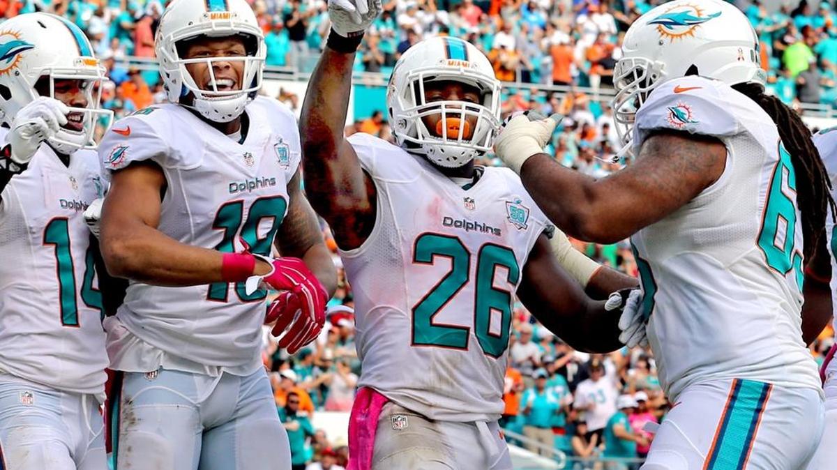 Dolphins running back Lamar Miller (26) is coming off consecutive 100-yard games and is averaging 6 yards a carry this season.