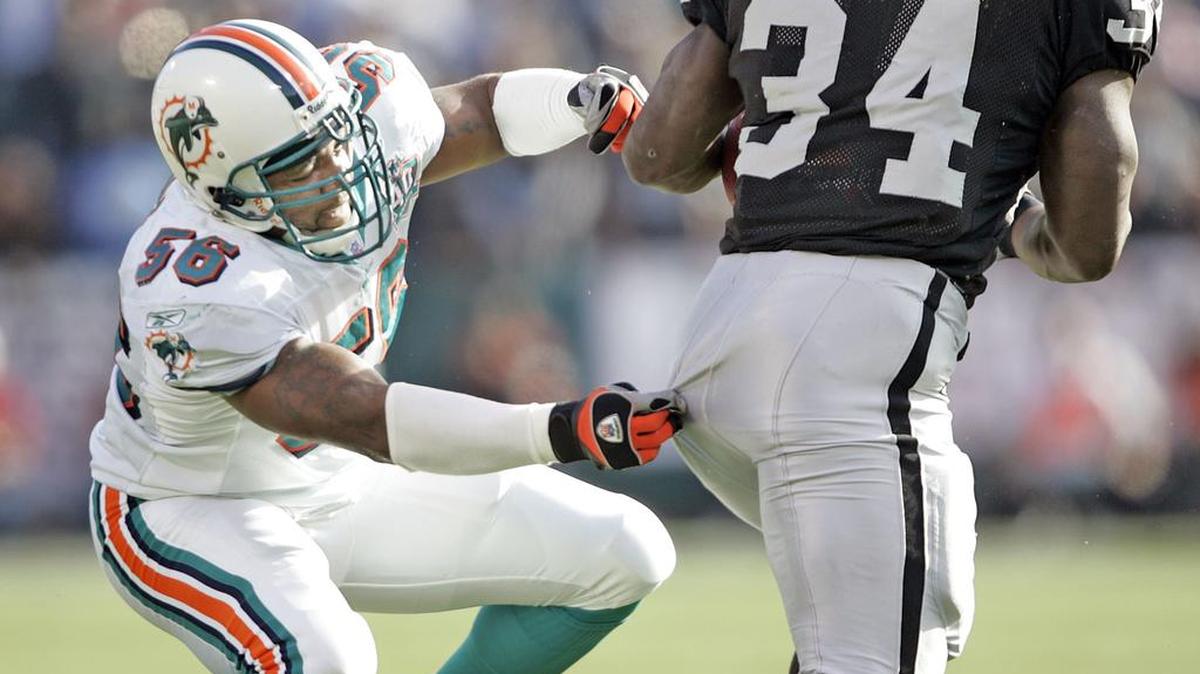 Why is Armando Salguero posting a 2005 photo of former Dolphins linebacker Derrick Pope? Read the story ...