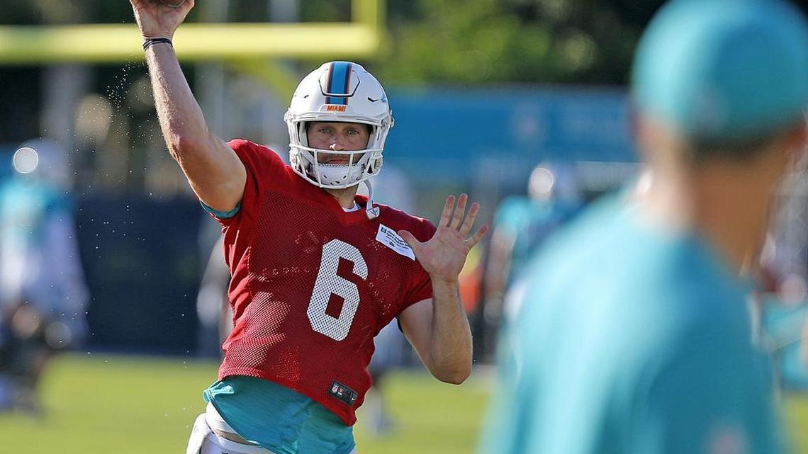 Miami Dolphins quarterback Jay Cutler practices with teammates on Sunday.