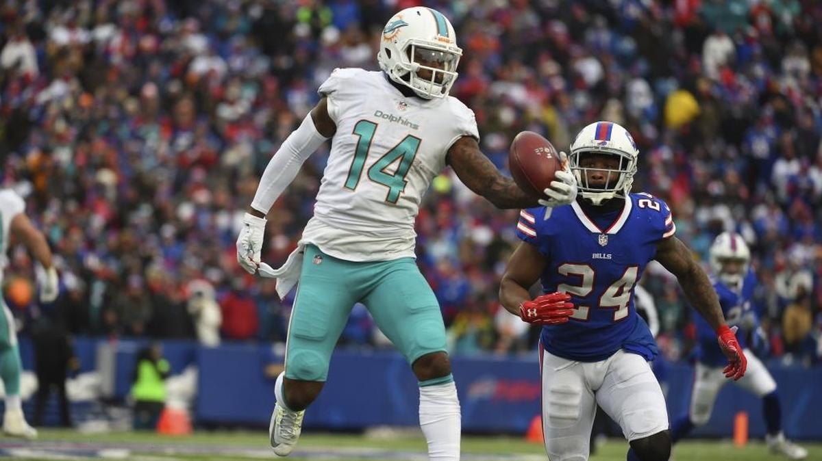 Miami Dolphins receiver Jarvis Landry (14) makes a one-handed catch in front of Buffalo Bills' Leonard Johnson (24) during the second half of the Bills-Dolphins game on Sunday.