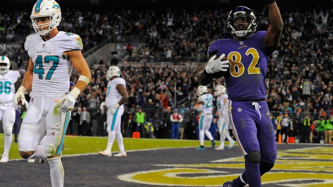 Baltimore Ravens tight end Benjamin Watson, right, celebrates a 2-yard touchdown catch in front of Miami Dolphins linebacker Kiko Alonso (47) in the second quarter at M&T Bank Stadium in Baltimore on Thursday, Oct. 26, 2017. The Ravens won, 40-0. (Lloyd Fox/Baltimore Sun/TNS)