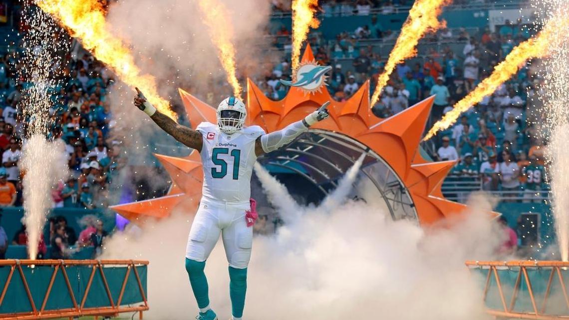 Miami Dolphins center Mike Pouncey rushes the field as the Miami Dolphins host the Tennessee Titans at Hard Rock Stadium on Sunday, Oct. 9, 2016.