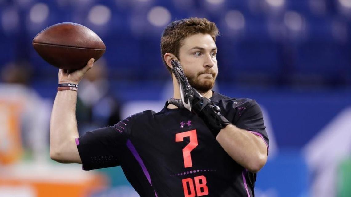 Washington State quarterback Luke Falk throws during a drill at the NFL football scouting combine on March 3, 2018, in Indianapolis. He will visit Dolphins offices next week.