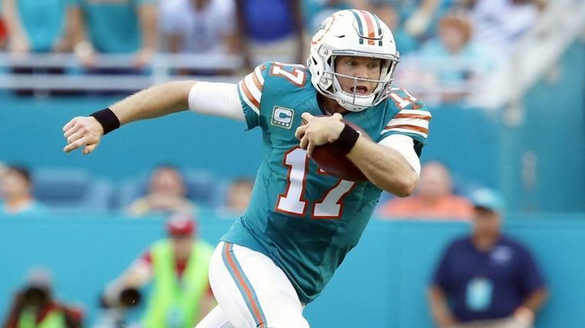 Miami Dolphins quarterback Ryan Tannehill (17) breaks away in the second quarter as the Miami Dolphins host the 49ers at Hard Rock Stadium in Miami Gardens on Sun., Nov. 27, 2016