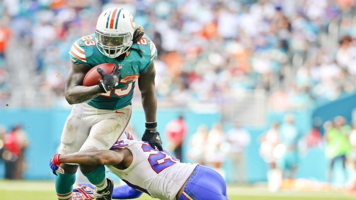 Miami Dolphins running back Jay Ajayi runs in the fourth quarter as the Fins host the Buffalo Bills at Hard Rock Stadium on Sunday, Oct. 23, 2016.