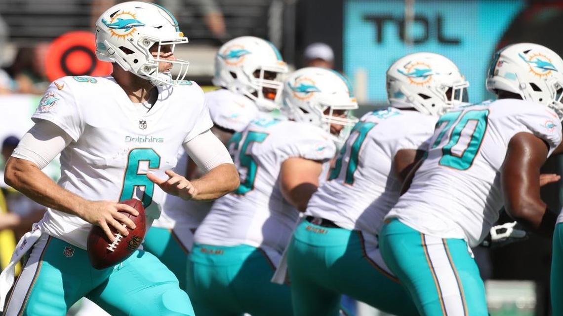 Miami Dolphins quarterback Jay Cutler (6) looks to pass in the third quarter as the New York Jets host the Miami Dolphins at Met Life Stadium on Sunday, September 24, 2017.