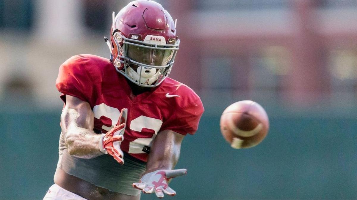 Alabama linebacker Rashaan Evans (32) is among the players the Dolphins are considering as a strong side linebacker option.