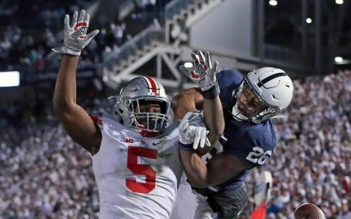 Penn State's Saquon Barkley (26) can't hang onto a pass in the end zone as Ohio State's Raekwon McMillan (5) defends during the first half of an NCAA college football game in State College, Pa., Sat., Oct. 22, 2016.