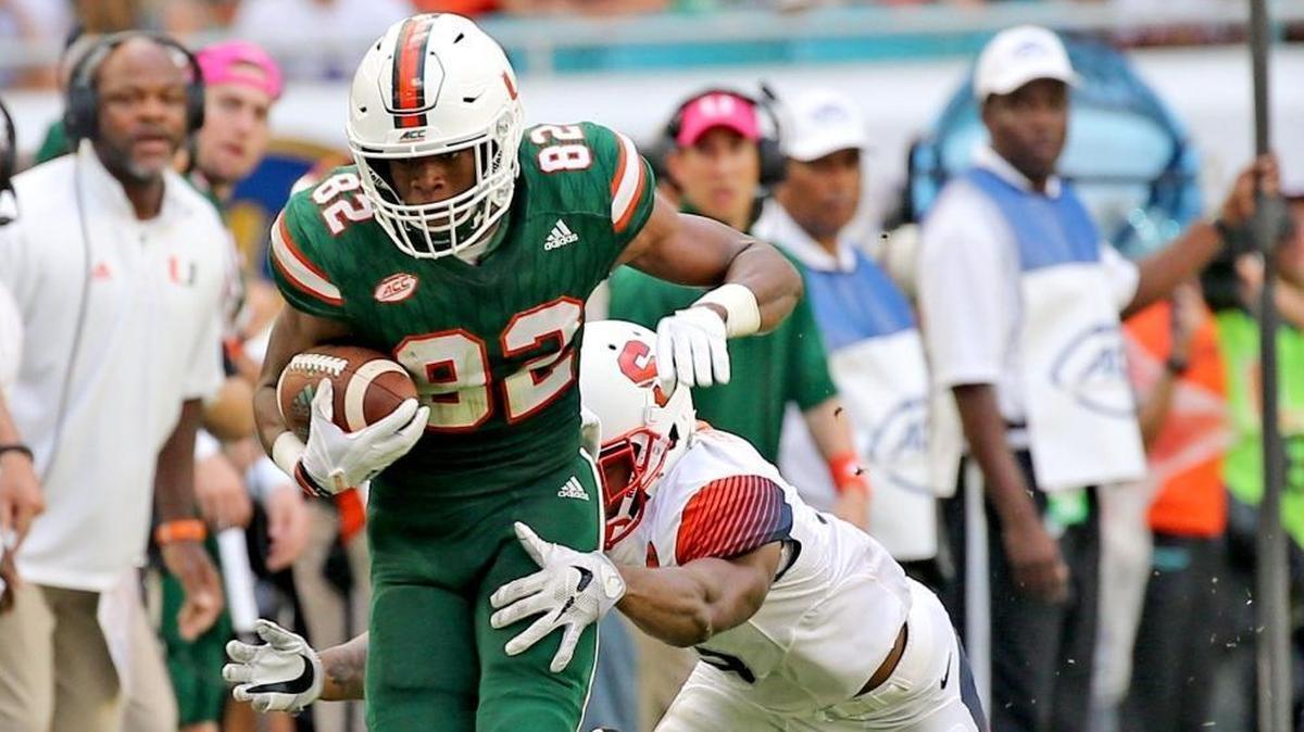 Miami Hurricanes receiver Ahmmon Richards (82) catches a second quarter pass against Syracuse last October. Richards landed on his knee during the 2018 season opener and was being closely monitored before Savannah State.